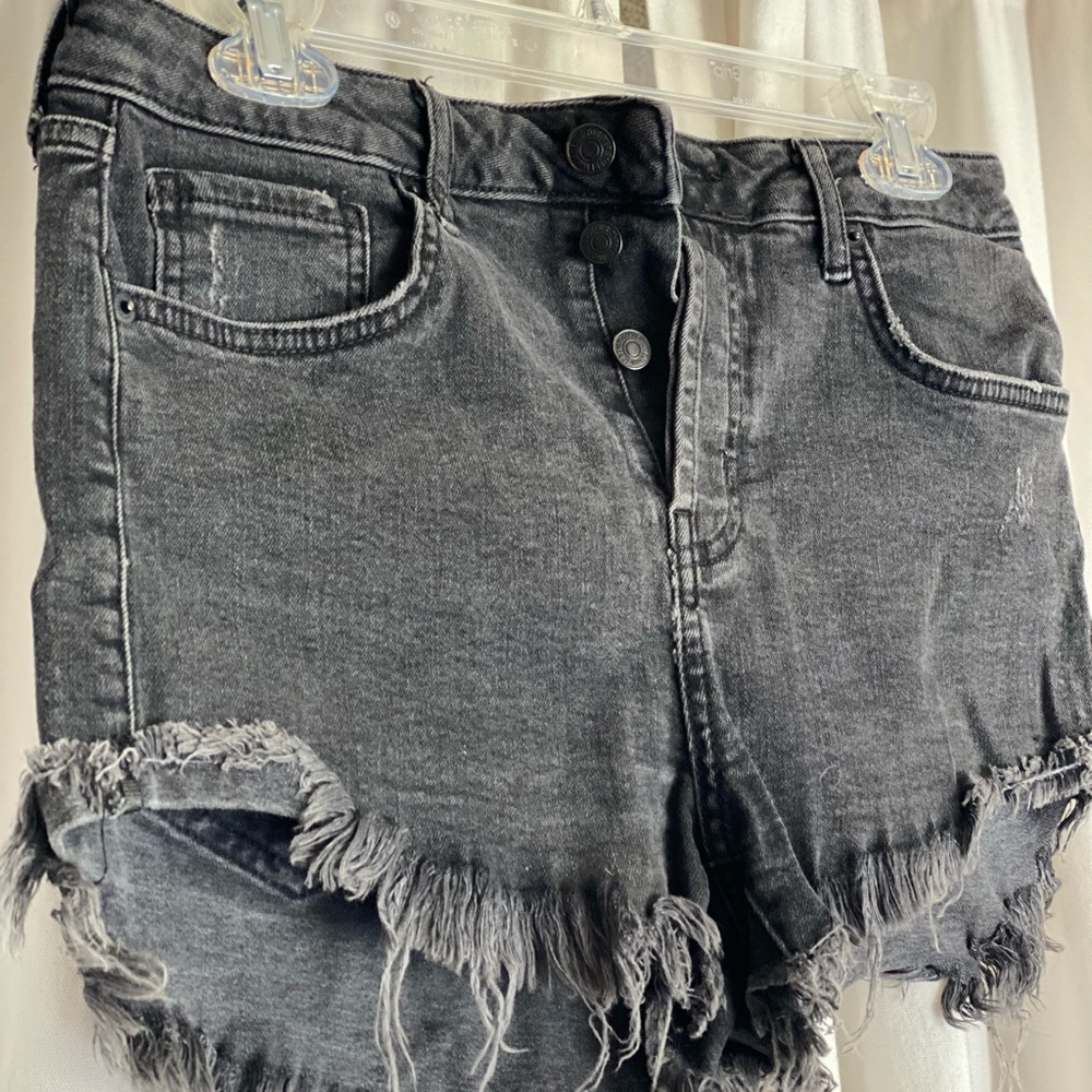 F21 distressed black shorts